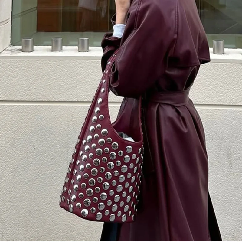 Women's Rivet Bag Fashion Brand Design Light Luxury High-quality Leather Street Cool Commuting Versatile Bucket Shoulder Handbag