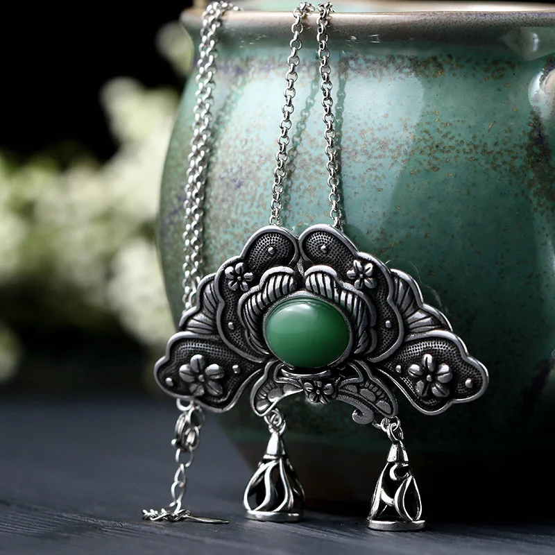 Classical Necklace for Women Chinese Style Longevity Lock Necklace Inlaid with Imitation Jade Retro Craft Collarbone Chain