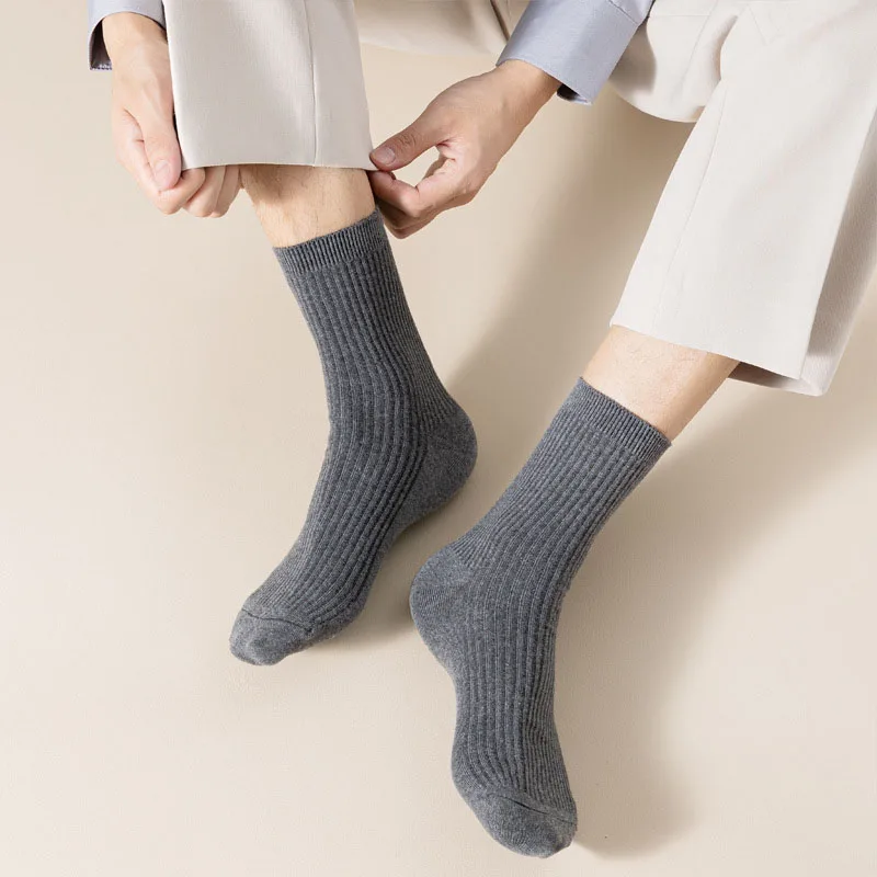 5 Paar hochwertige einfarbige Männer Mid Tube Socken Herbst Winter atmungsaktive Schweiß absorption warme Geruchs schutz Business Socken