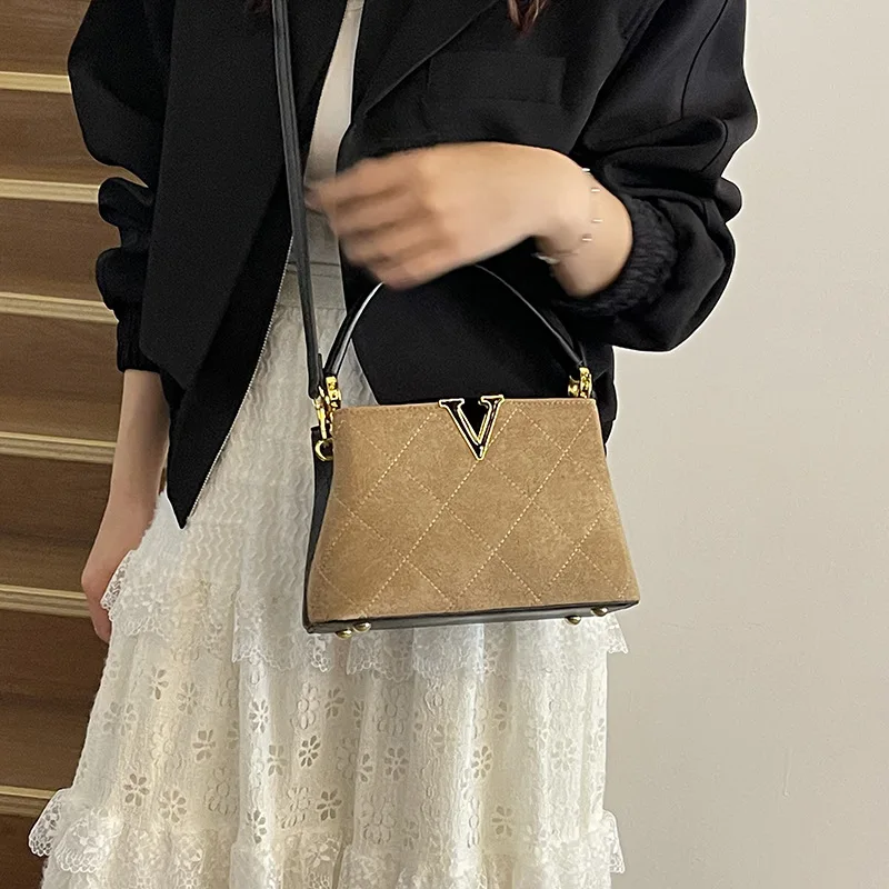 

2025 Luxury Argyle Pattern Women's Faux Suede Handbag Fashionable Hardware Lock Buckle Tote Bag High-end Party Cross Body Bags