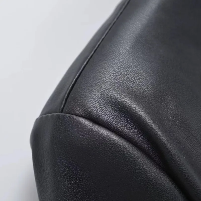 เสื้อแจ็คเก็ตผู้หญิงสไตล์วินเทจ หนังเทียมสีดำ คอทรงกลม แต่งลูกไม้ที่ชายเสื้อ แขนยาว ติดกระดุมแถวเดียว ผ้า PU