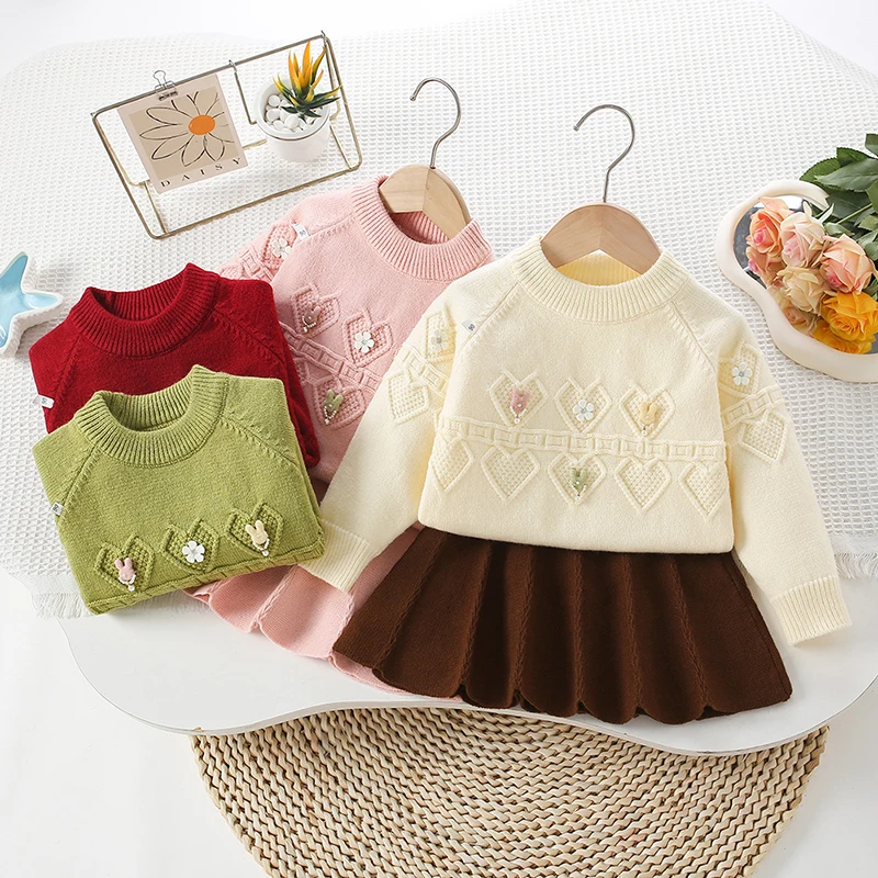

Рождественский костюм, осенний вязаный кардиган с подвеской в виде цветка для маленьких девочек, одежда, вязаный свитер + плиссированная юбка, детский новогодний комплект