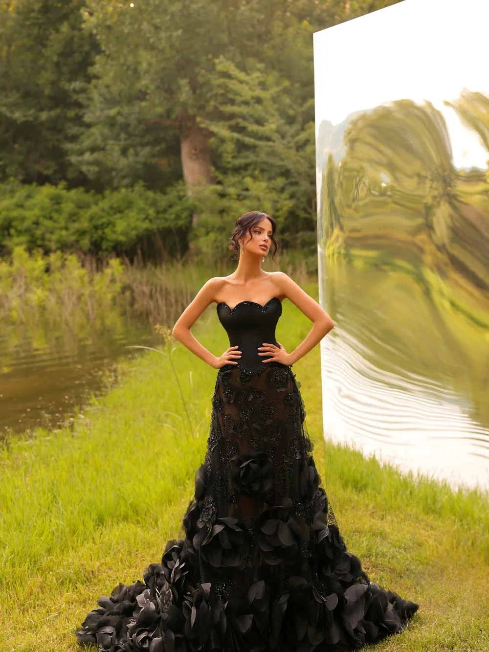 Wykwintna Sukienka Wieczorowa Bez Rękawów Urocza Suknia Balowa Bez Ramiączek Elegancka Sukienka na Imprezę z Kwiatami 3D w Kształcie Litery A do Samej Ziemi فساتين