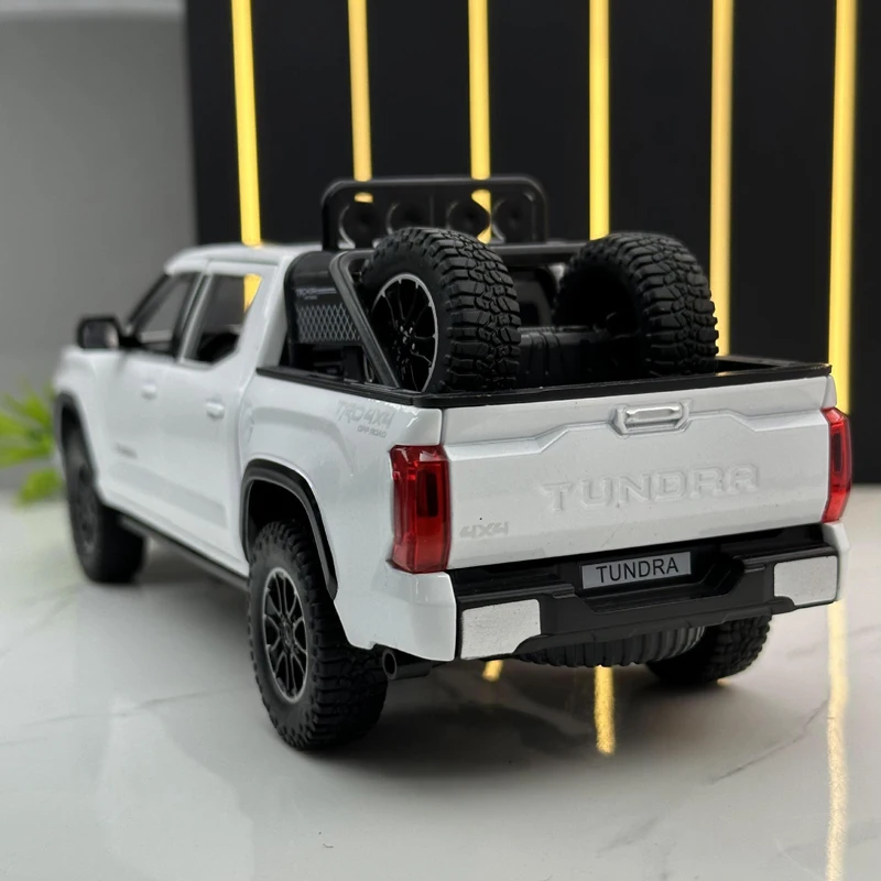 

Simulation 1/24 Scale Toyota Tundra Pickup Car Model Off Road Vehicle Toy Boy Gift Collective Voiture Miniature Home Decoration