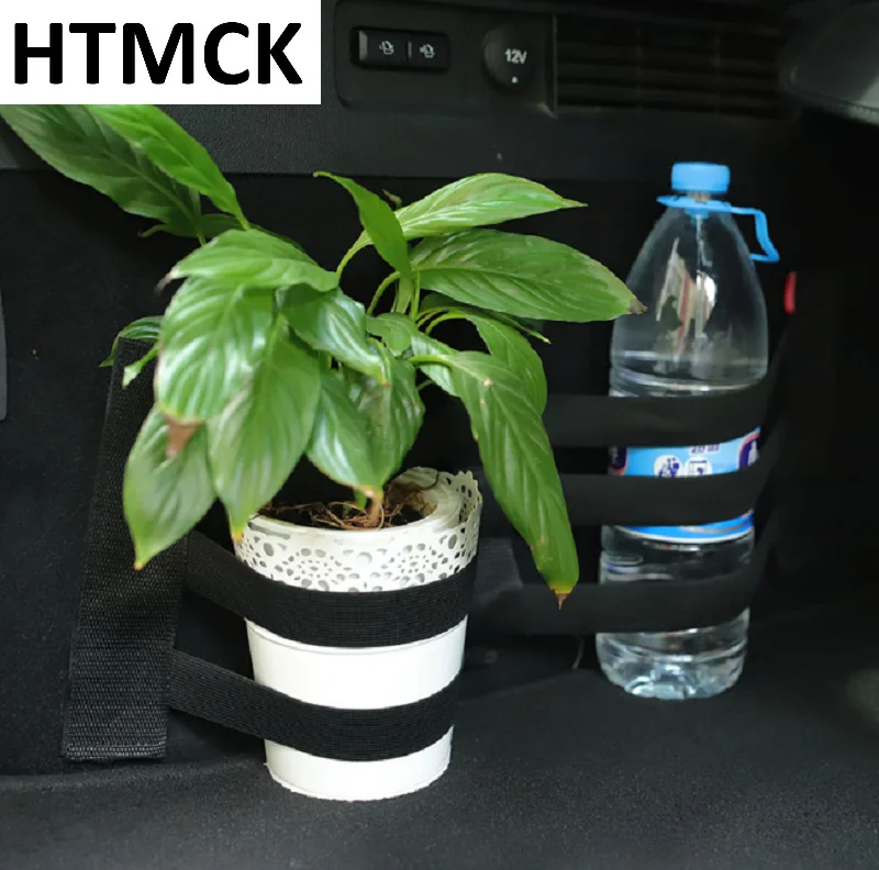 Cinta elástica multifuncional para fixação de itens diversos no porta-malas do carro com velcro.