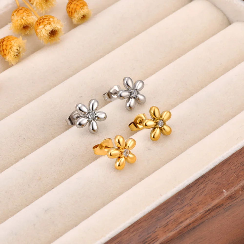 JeeMango البسيطة الزركون 5 أوراق زهرة أقراط مطلية بالذهب موضة المرأة أقراط مجوهرات من صلب لا يصدأ اكسسوارات E25024