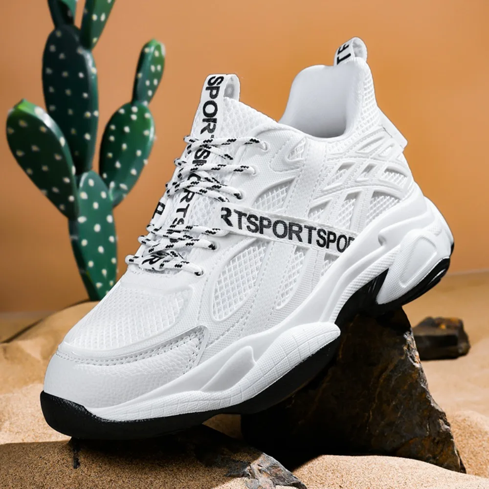 

Новые спортивные кроссовки 2026 года с увеличенной высотой подошвы и сетчатой внутренней отделкой