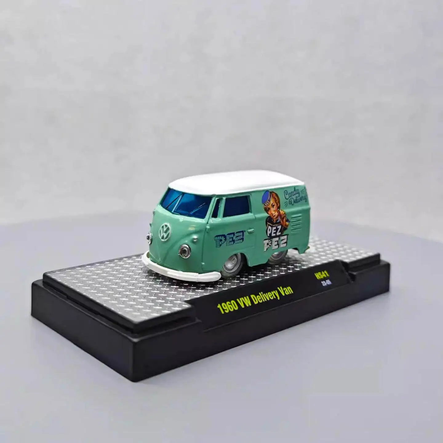 

Модель автомобиля M2 1:64 1960 VW Delivery Van, имитационная модель из сплава, коллекционная игрушка, украшение, подарок