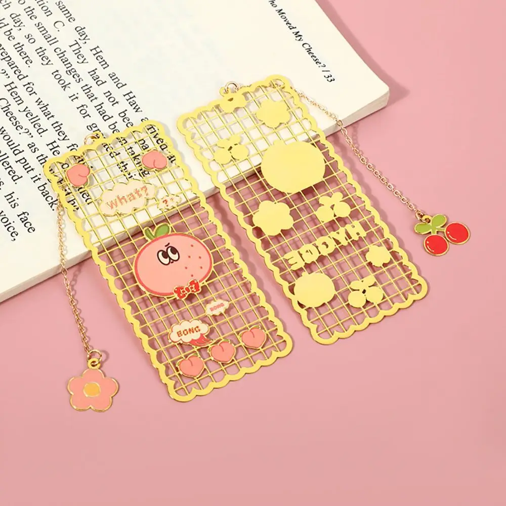 Chinese Style Metal Hollow Bookmark Strawberry Rabbit Bookmark Reading Book Clip Book Page Pagination Marker Book Clip Bookmark