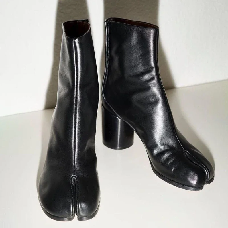 Botas de tobillo con punta abierta Tabi de diseñador de marca de lujo para mujer, botas cortas de tacón redondo grueso de cuero genuino, zapatos de Otoño Invierno 2024