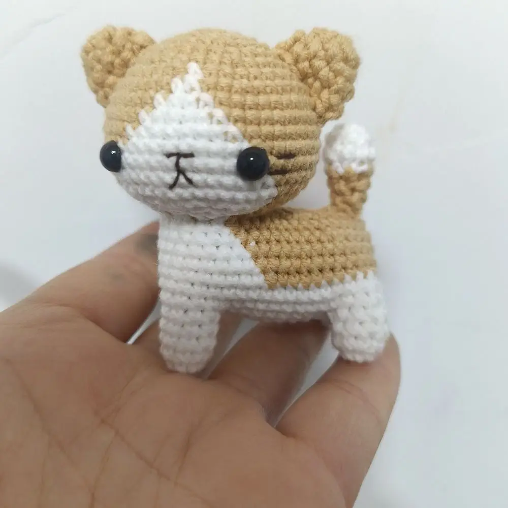 Pet Lover Standing Crochet Cat Kitten Doll Handmaking Knitted Cat Bookshelf Decor Cute Handwoven Animal Birthday Gift
