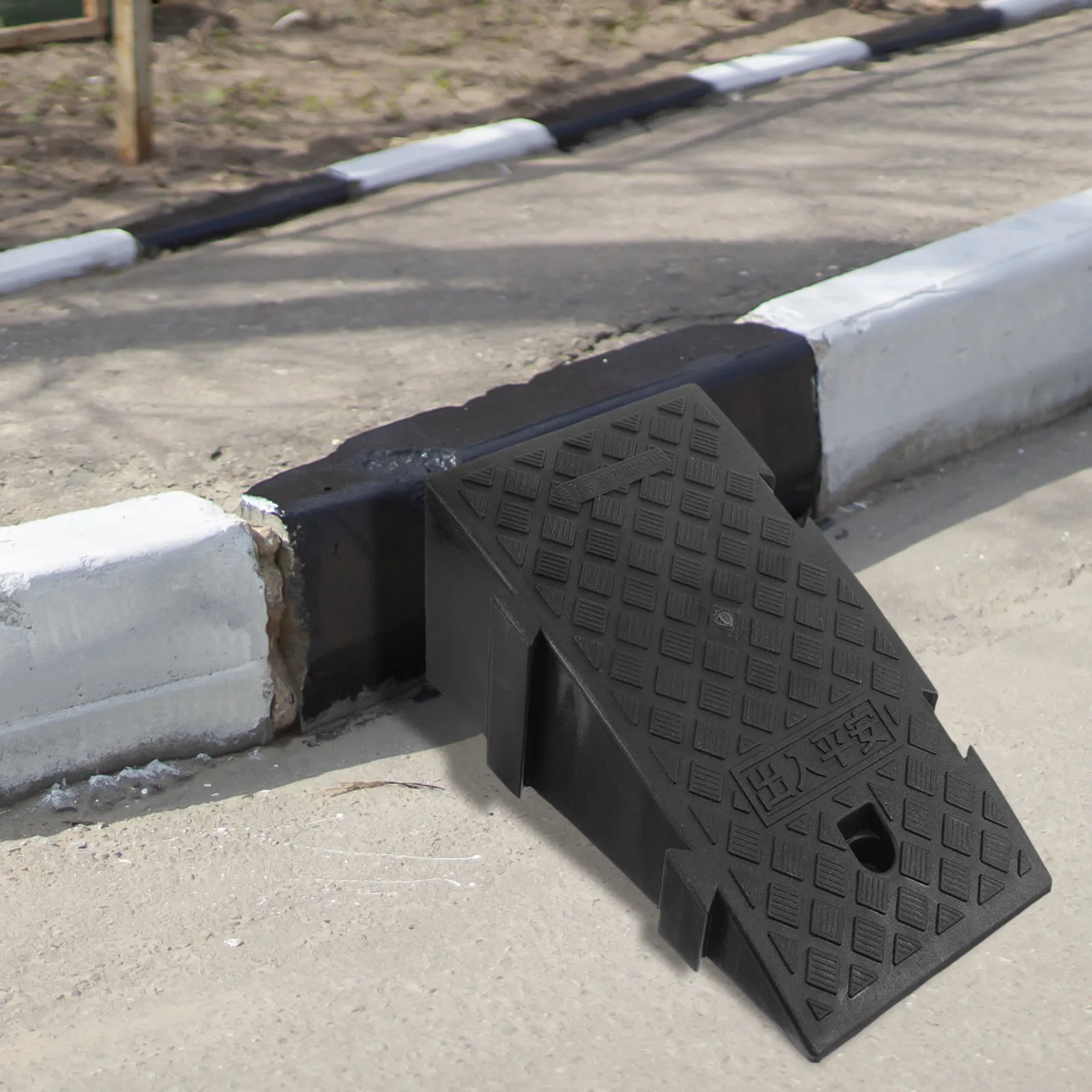 

Premium Heavy-Duty Plastic Slope Ramp Mat for Cars Motorcycles Wheelchairs Outdoor Driveway Curb Ramps Non-Slip Threshold Ramp