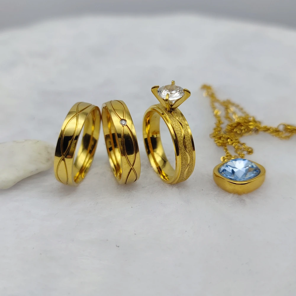 

Новая модель ювелирных изделий 2024 кольца обещания Позолоченные кубические циркониевые обручальные кольца свадебные наборы Свадебные парные подвески