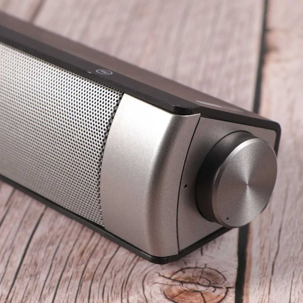 

Портативная беспроводная колонка с супербасом, стереозвуком, HD-аудио, встроенным микрофоном, слотом для карты памяти, USB-зарядкой, легкая и компактная.