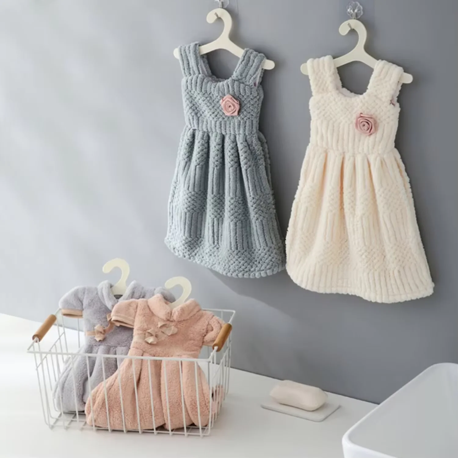 Cute Dress Hand Towels Coral Velvet Hand Towel Wall Mounted Quick-dry Absorbent Handkerchief Dress Hand Towel Kitchen Bath Towe