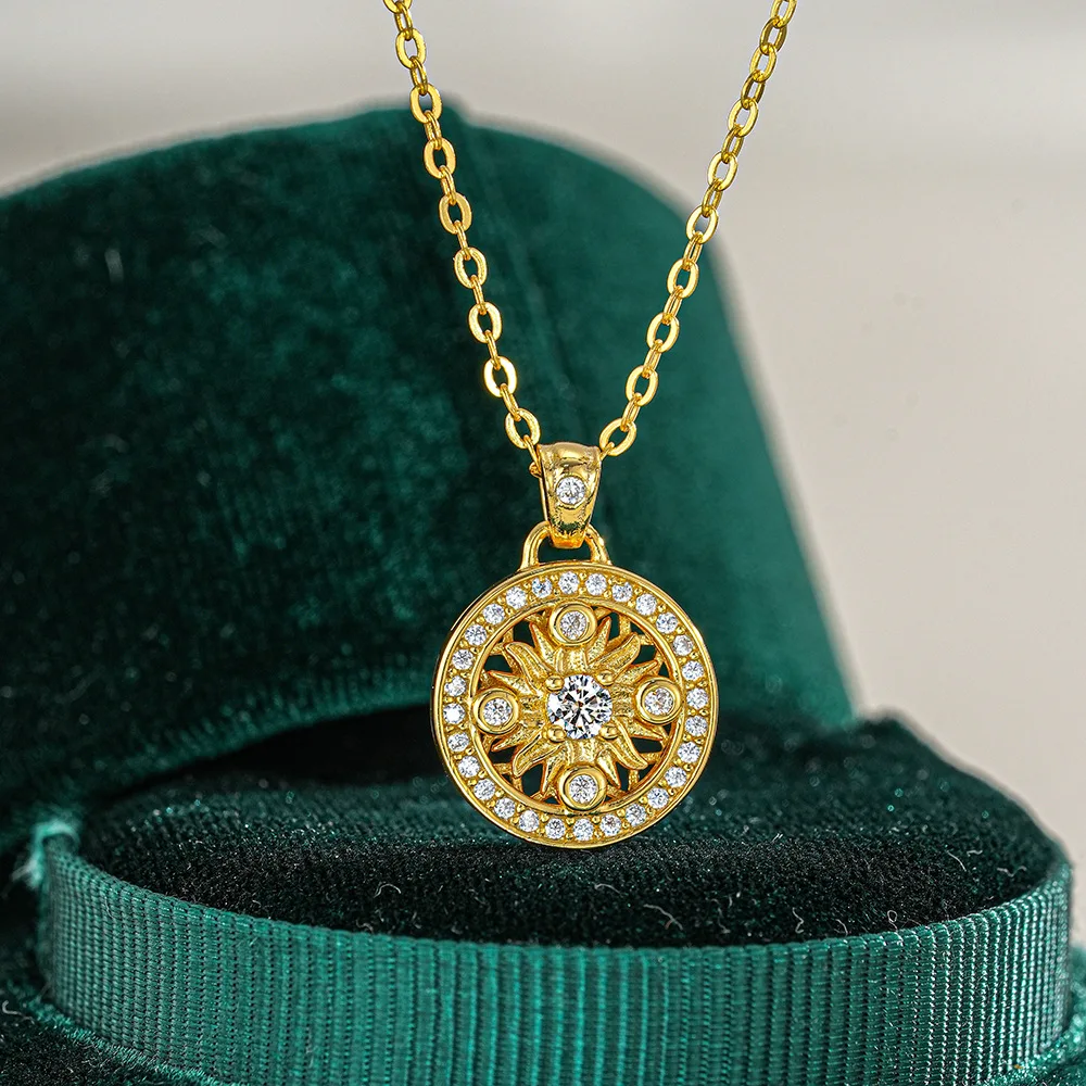 Sunflower Moissanite Eight Treasure Compass Pendant 18K Gold Clavicle Chain Ancient French Fashion Platinum PT950 Necklace