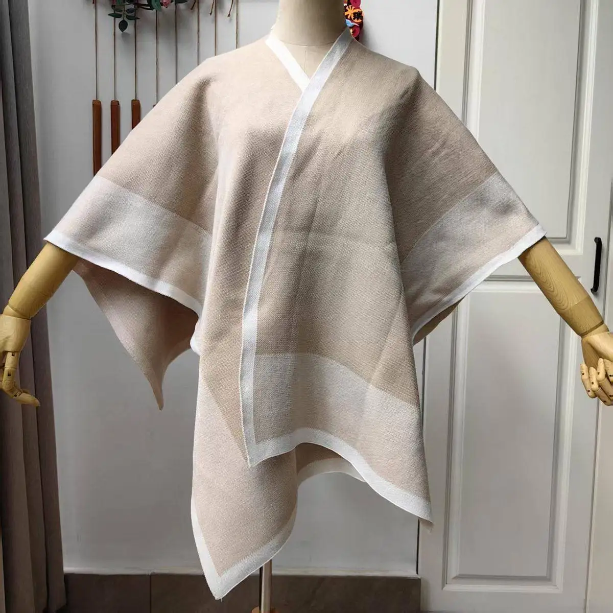 

Elegant Knitted Shoulder Shawl Sleeveless Oversized Color Block Outerwear Cardigan Spring New Arrival Men's Warmth Functional