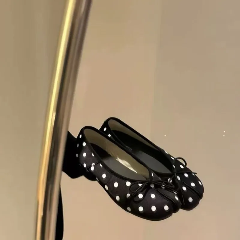 Sapatos Femininos Slip-on Sweet Bow Primavera 2026: Novidade Versátil com Sola Macia e Bico Aberto