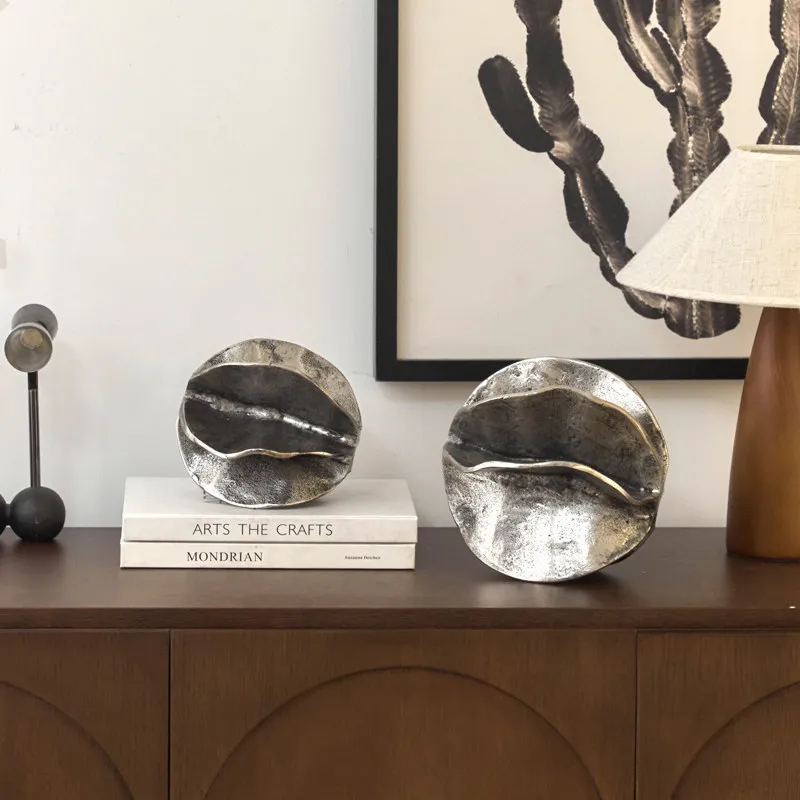 Black-gray petal-shaped geometric ornament in Indian aluminum, model room, living room art, metal irregular