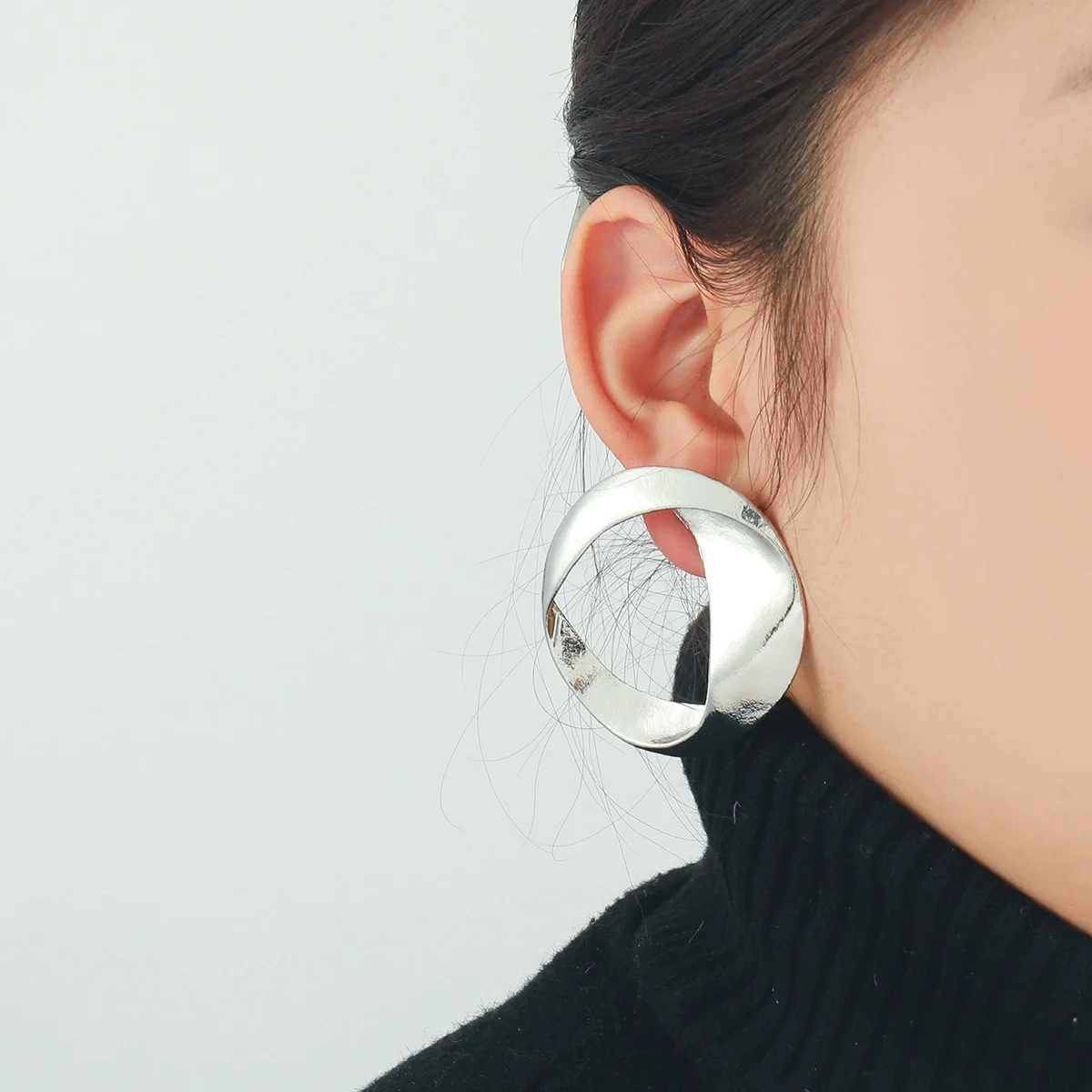 أقراط دائرية مصنوعة من خليط معدني للنساء والفتيات باللون الذهبي أقراط هندسية مجوهرات