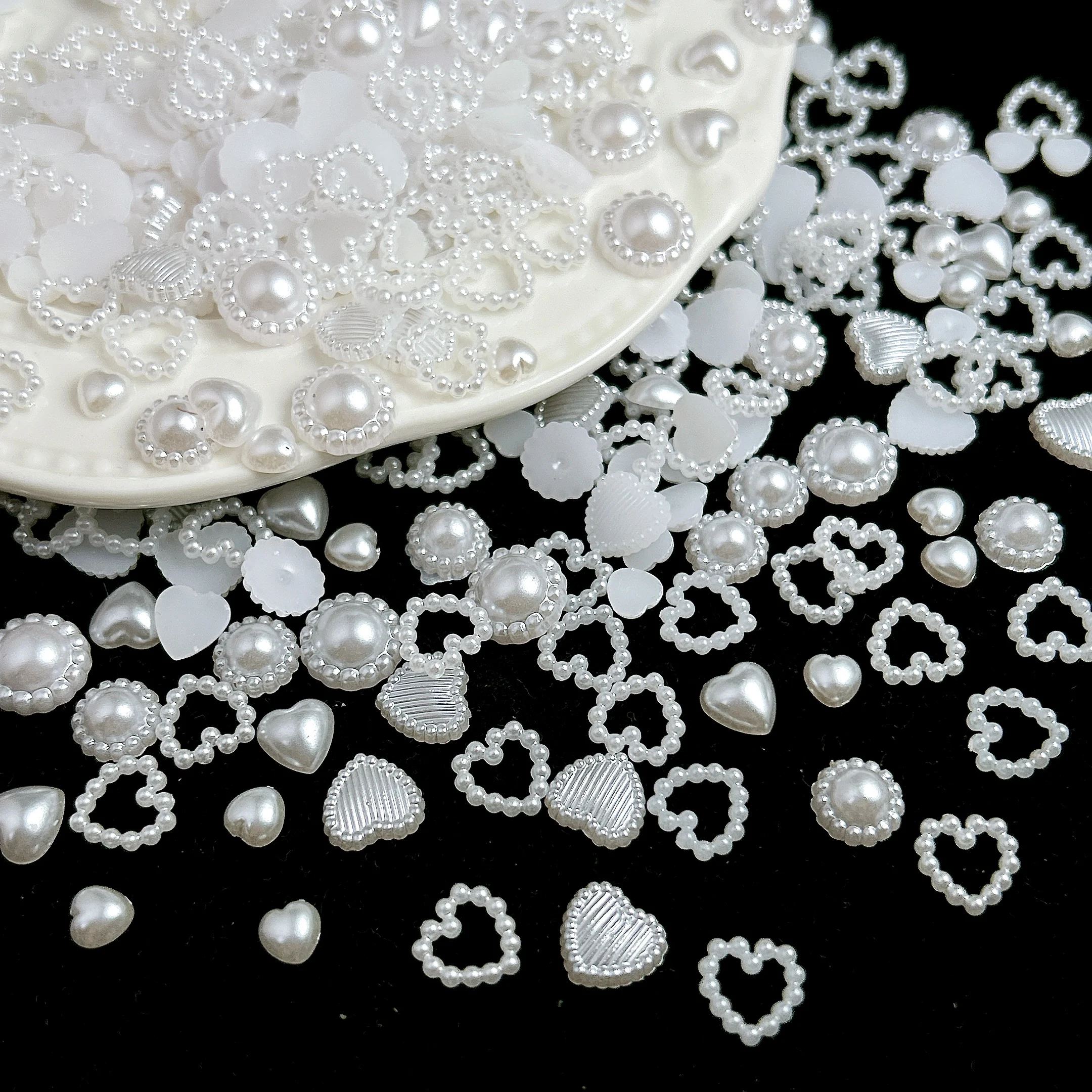 50PCS 미니멀리스트 솔리드 컬러 해바라기 라운드 네일 매력 현실적인 인공 진주 플랫 바닥 하트 네일 아트 장식 DIY