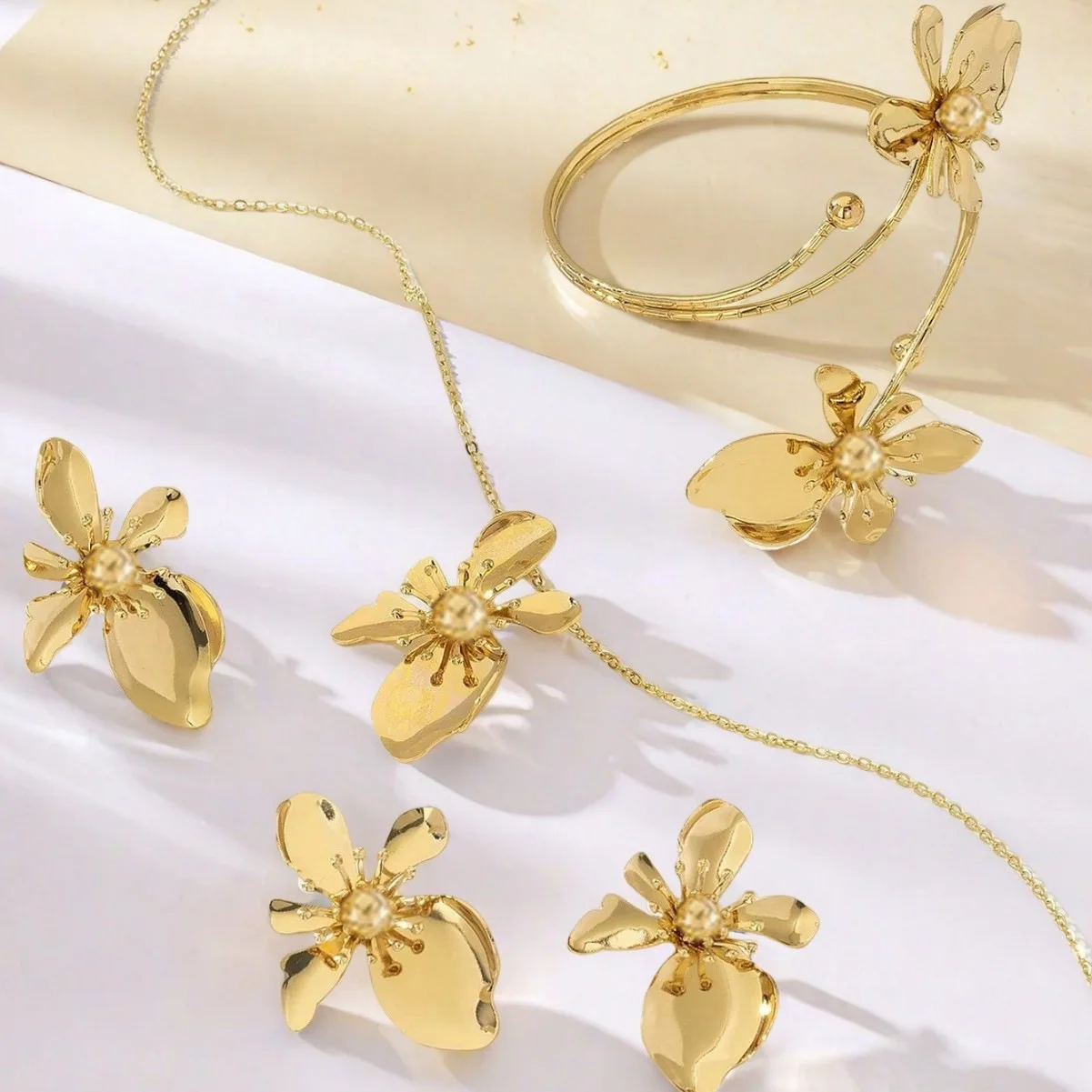 Women's Elegant Retro Flower Bracelet Ring Stud Earrings Necklace Set