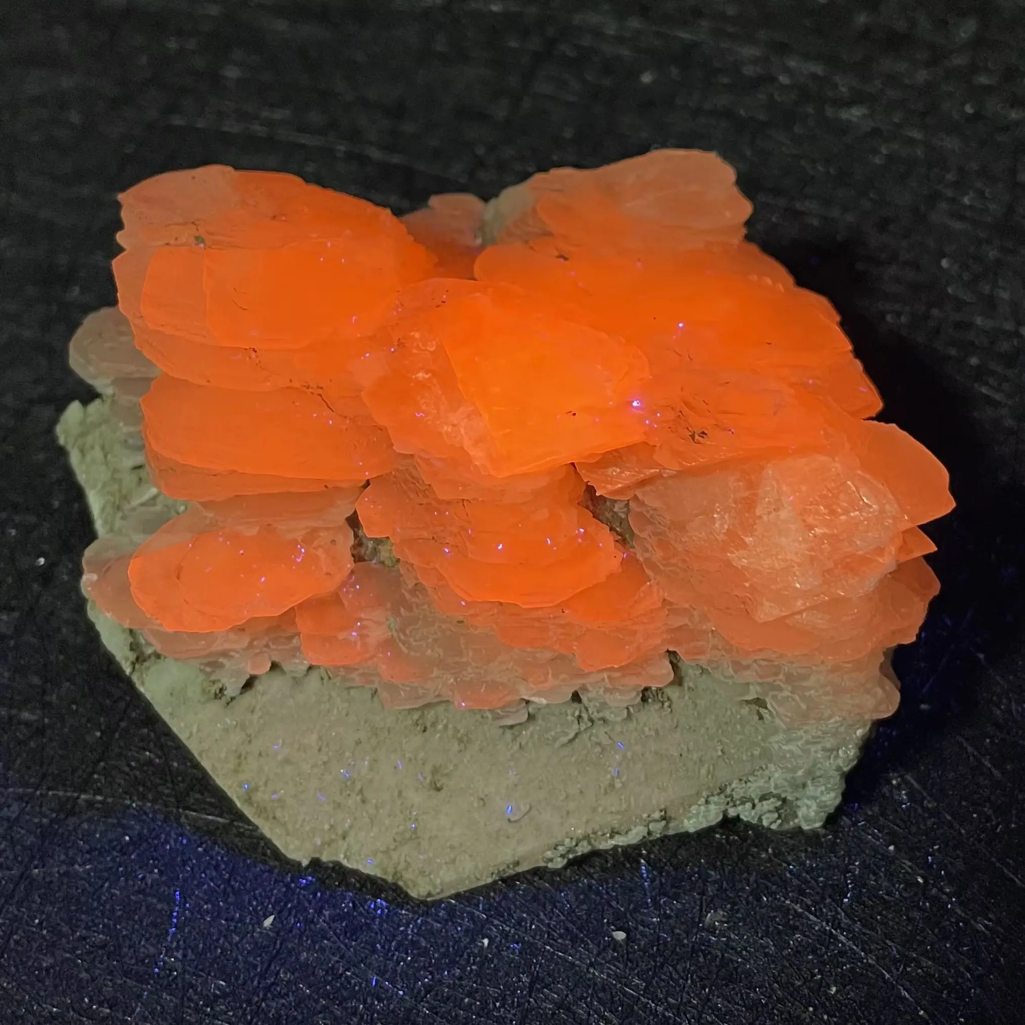 

Natural Stone Calcite Crystal Cluster Fluorescence Effect Mineral Raw Quartz Rock Specimen Decoration Rough Healing Gift