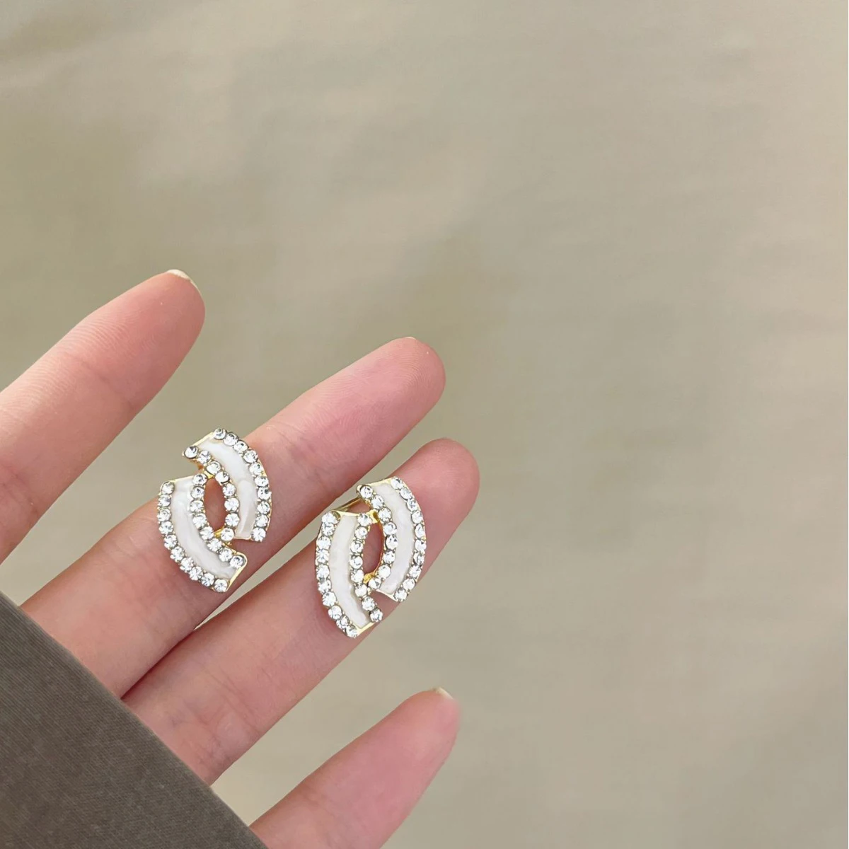 Double C Metal Bend CZ White Fritillary Ear Studs Exquisite Temperament Earrings For Women Gift