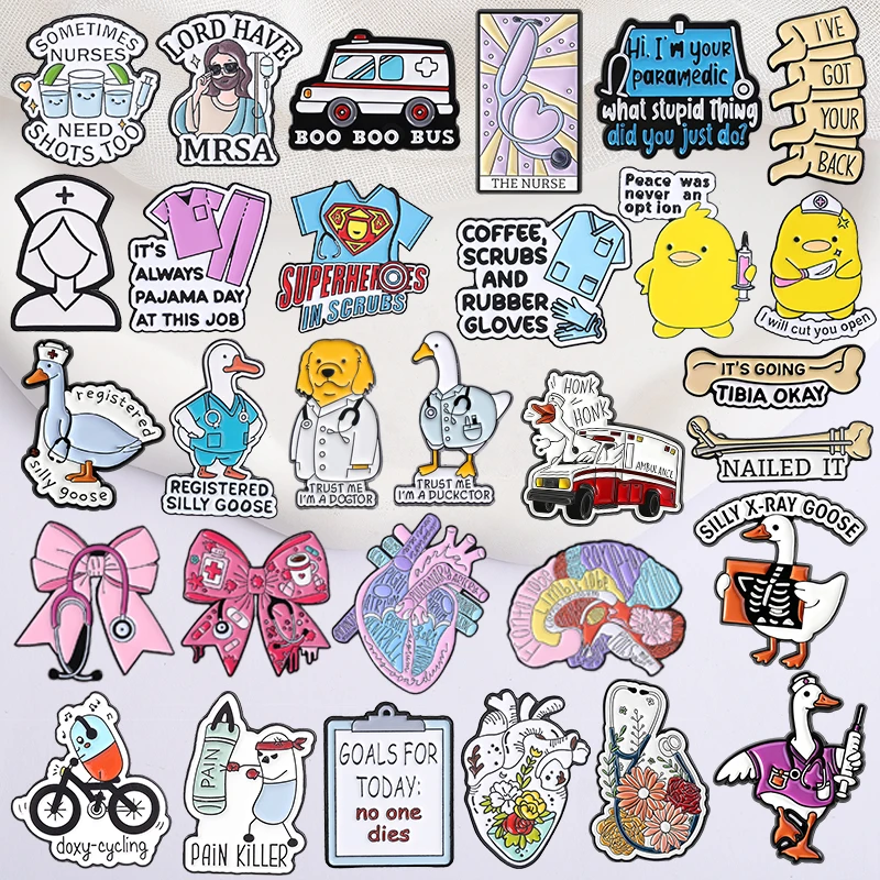 Collection Humoristique Médicale : Broches en Émail 'Confiez-vous à moi, je suis un Dogtor' (Vétérinaire), Nœud Papillon, Stéthoscope, Capsule Médicale, Pilule, Badge