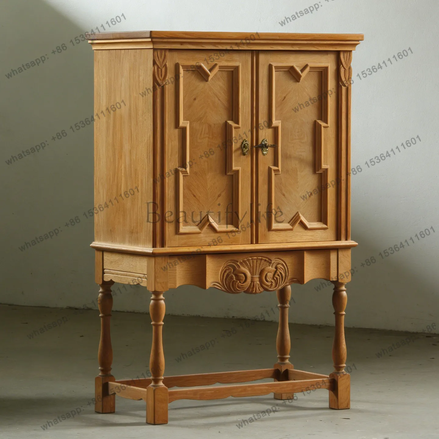 

French retro solid wood carving flower double door locker floor-to-ceiling entrance foyer cabinet log color