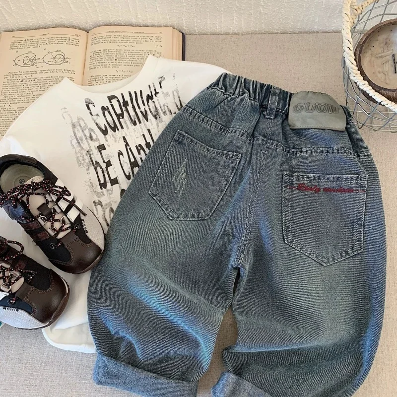 جينز للأولاد لعام 2025 في الربيع والخريف، سراويل كاجوال للأطفال متوسطة إلى كبيرة، وسيم ومتعدد الاستخدامات، سراويل للأولاد، نمط الشارع