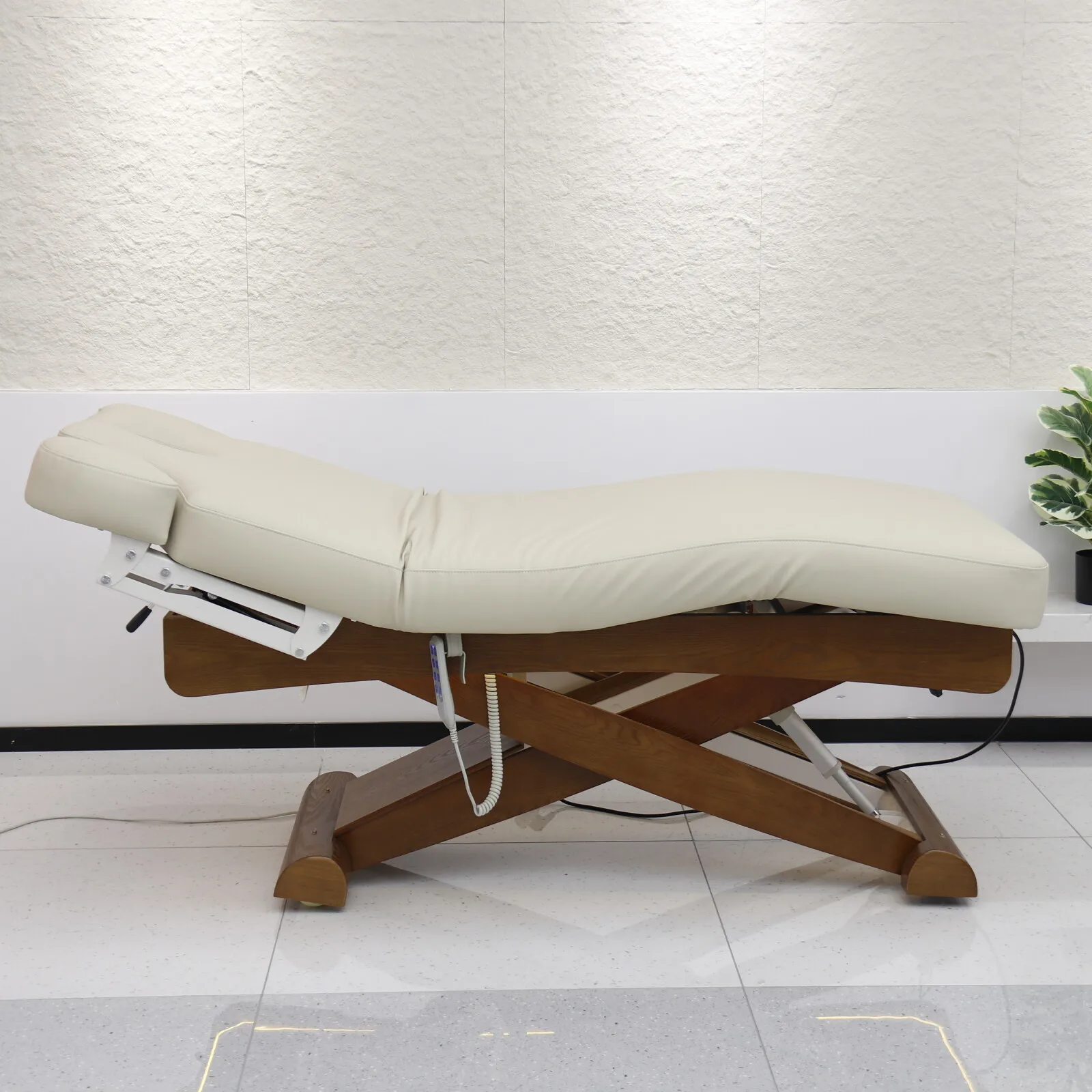 #￥forYicheng Beauty Factory Custom Luxury Synthetic Leather Modern Design 3 MotorsElectric Adjustable Esthetician Spa Bed Facial