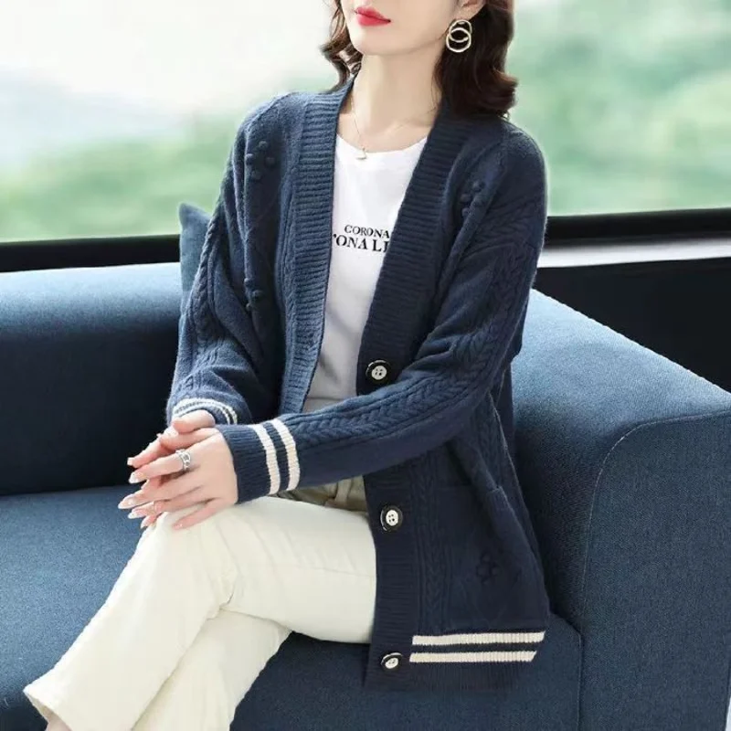 Mom Outfit Autumn and Winter Big Size New V-Neck Knit Cardigan Sweater Contrast Button Pocket Splicing Long Sleeves Coat