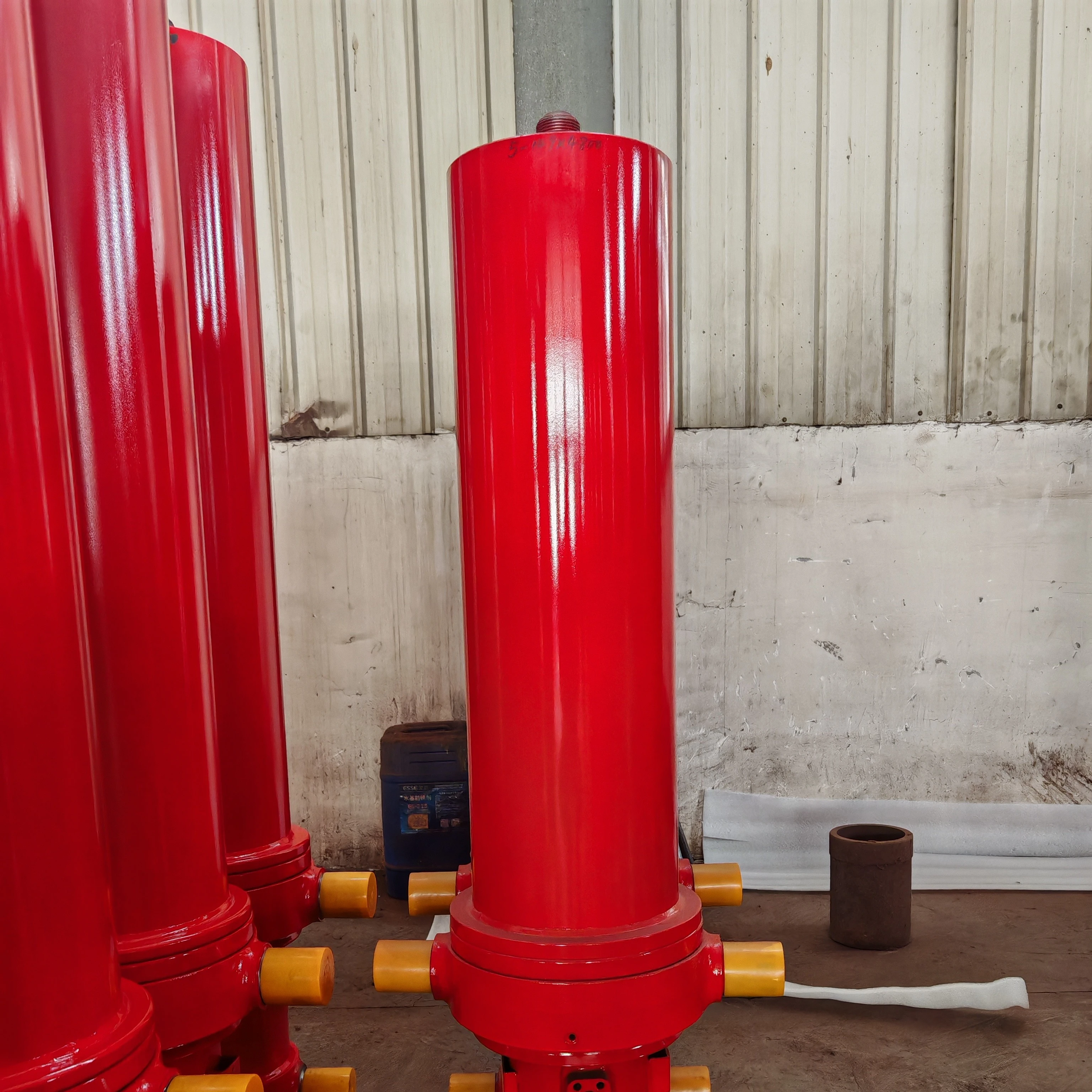 

18-ton Hydraulic Cylinder Helps the Efficient Lifting Operation of Loaders