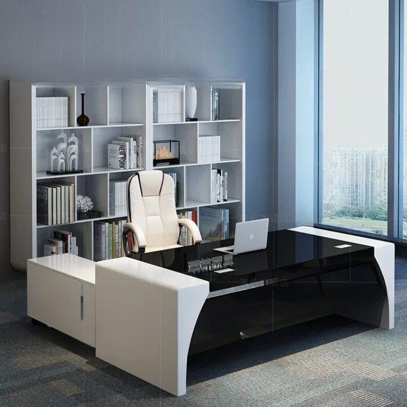 

Окрашенный стол начальника с черно-белым сочетанием, простой и современный стол большого класса, генеральный директор.