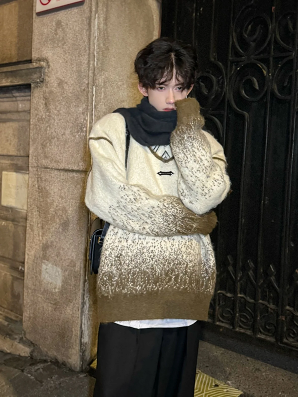 

Мужской утепленный трикотажный свитер с V-образным вырезом, зимний, модный, в корейском стиле, с градиентными точками, в стиле Lazy, для пар, повседневная свободная верхняя одежда