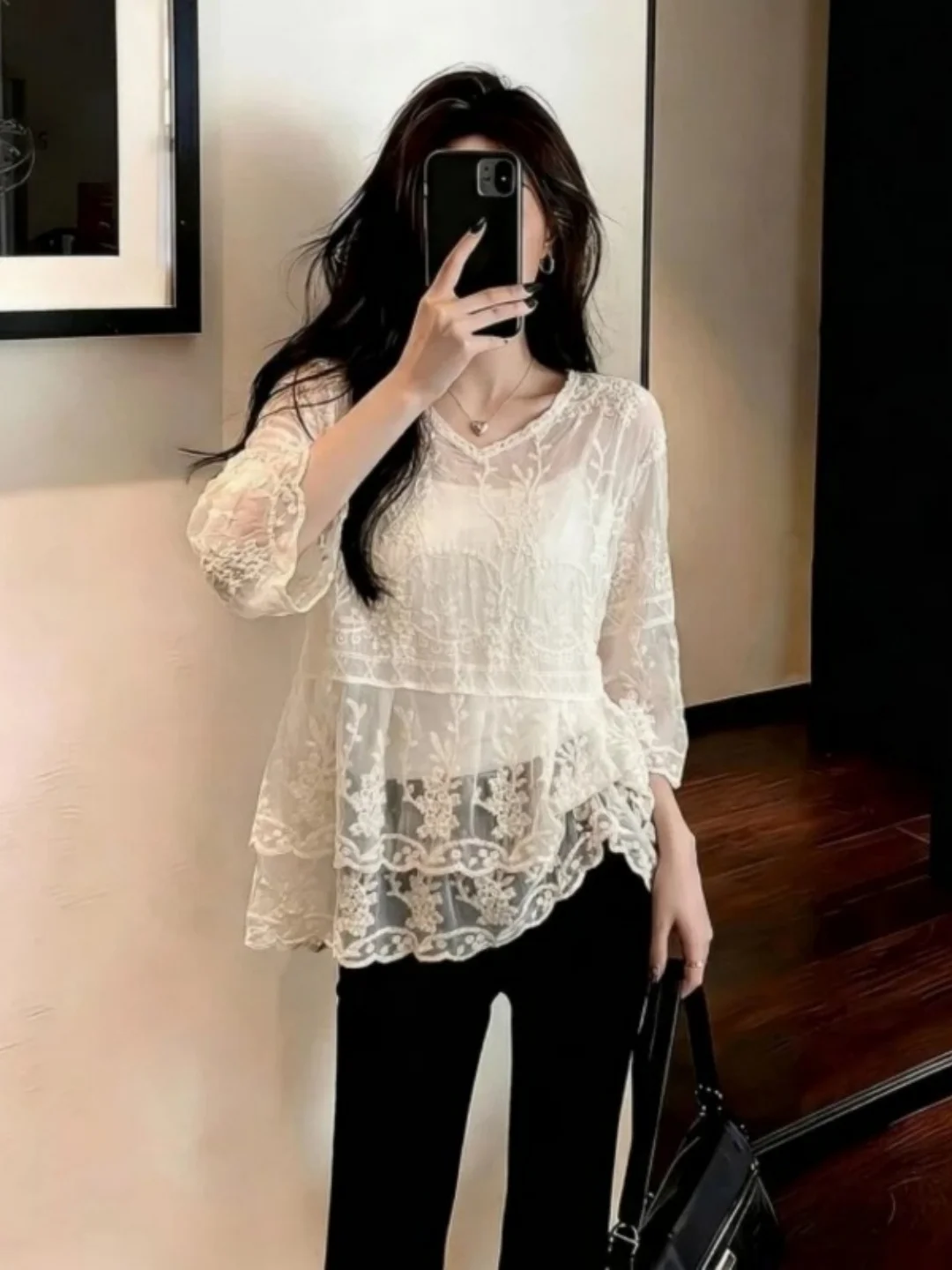 

plus Size Women's Lace Shirt V-Neck Hollow out Splice Hook Flower Seven-Quarter Sleeve Sunshade Cover up Casual Loose Fit