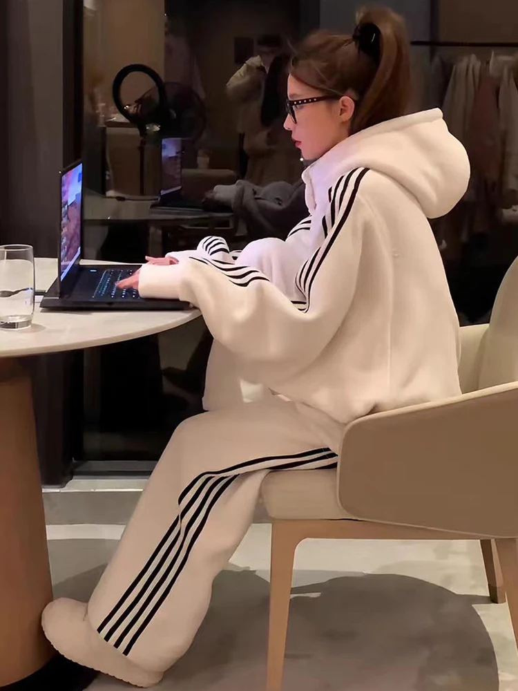 

Spring 2026 Casual Sportswear Set Women's Loose Sweatshirt Wide Leg Pants Two Piece Set Fashionable Anti-Aging Comfortable