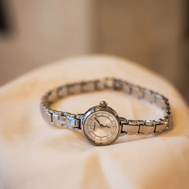 New, Simple, Stylish, And Luxurious Women'S Watch; High-Quality Timepiece; Fashionable Quartz Watch; Elegant Ladies' Watch.