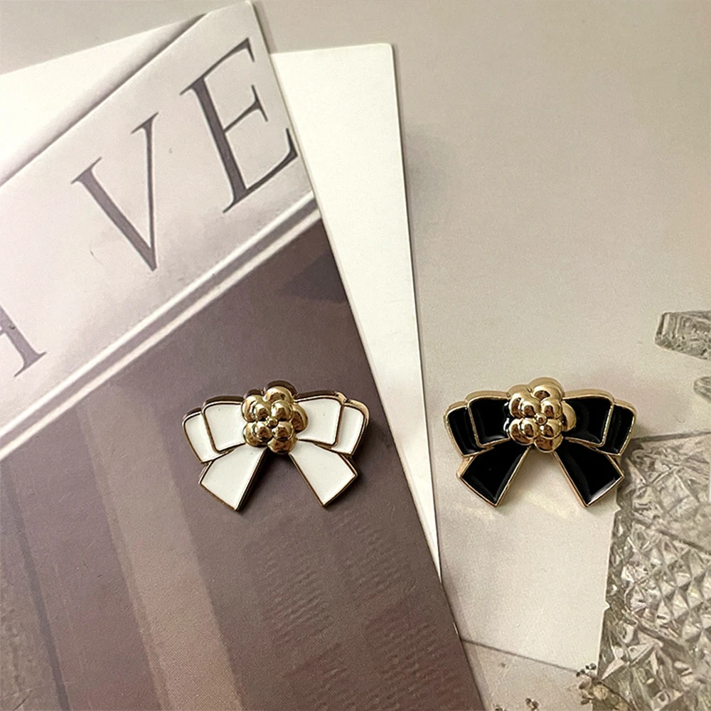 

10pcs 18/25mm Camelia Bow Metal Buttons for Knitwear/Dresses, Black/White, Elegant Decorative Sewing Buttons, Clothing Buttons