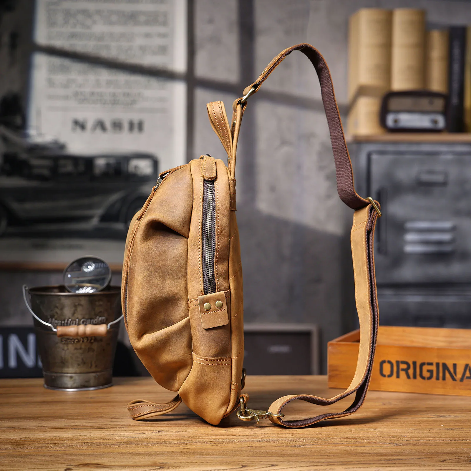 Vintage Echtleder-Umhängetasche für Herren, Vollnarbenleder, Crossbody-Brusttasche, große Kapazität – Detail 10