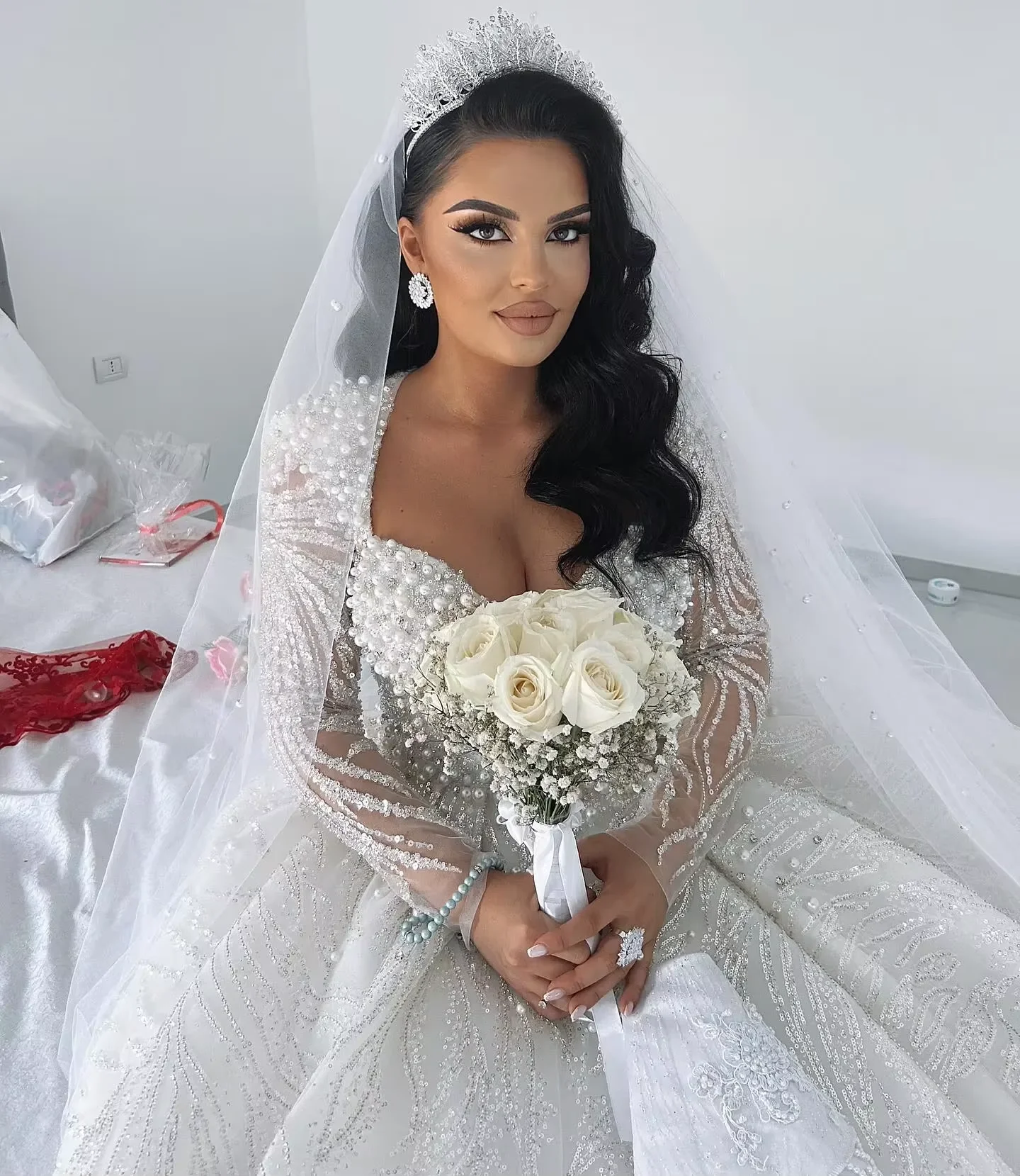 Customized Luxury Square Neck Handwork Heavy Pearls Sequins Wedding Dresses Ball Gown Long Sleeves Bridal Gowns Vestido De Novia