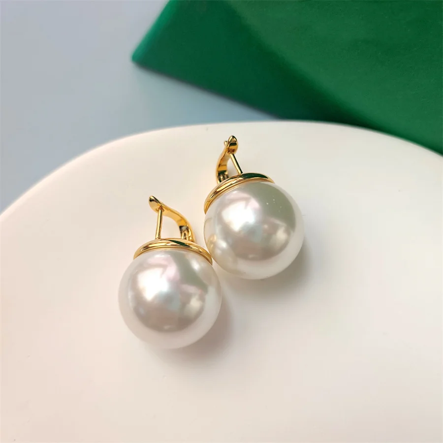 

French Vintage Fashion Large Pearl Earrings FOR Women's Light Luxury Design Ins Style Cute High-End Banquet Jewelry Trend