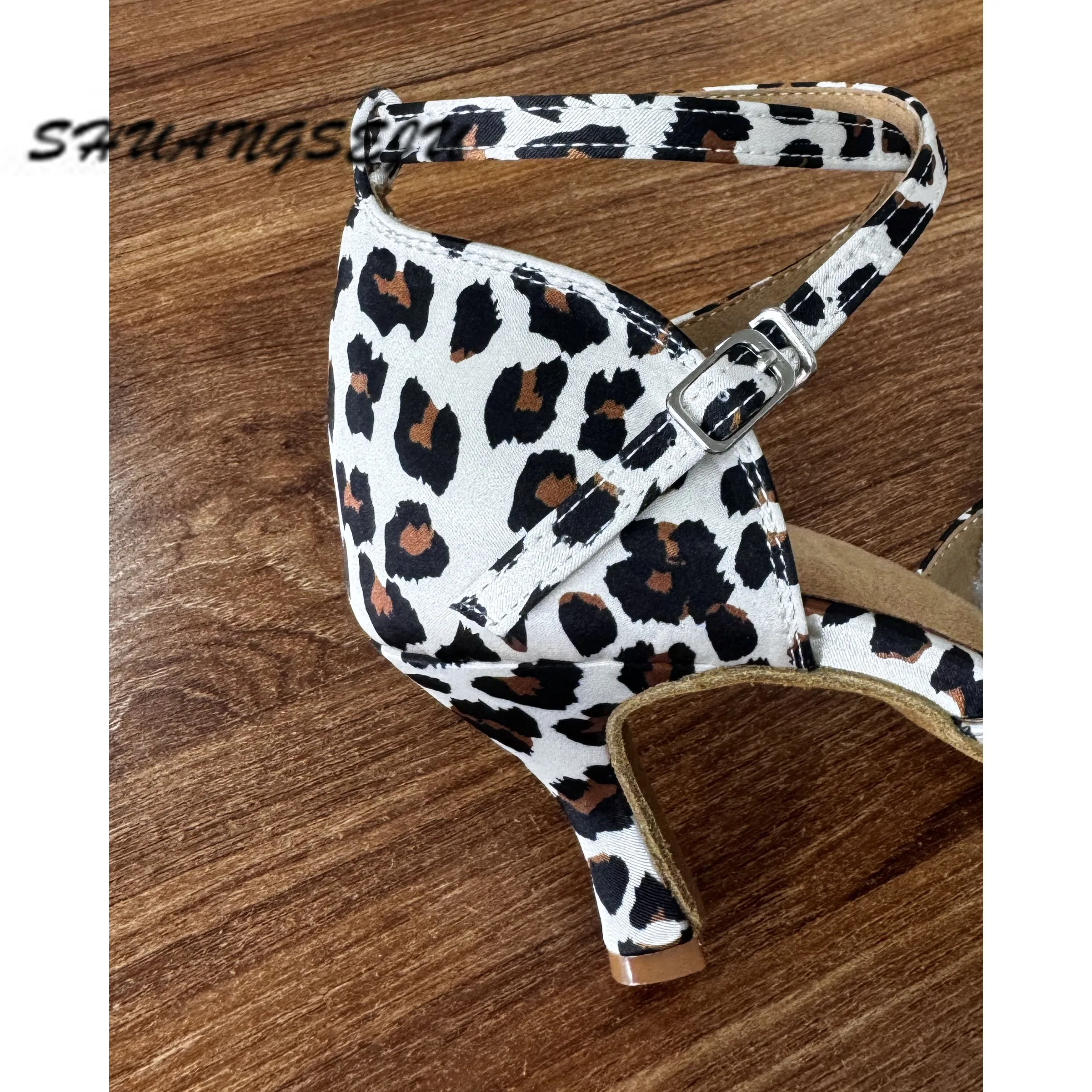 รองเท้าเต้นลาตินลายเสือดาว SHUANGSEJU ใหม่ รองเท้าเต้นบาชาต้าแบบสังคมผ้าซาตินคุณภาพสูง เซ็กซี่ รองเท้าเต้นซัลซ่าส้นสูง