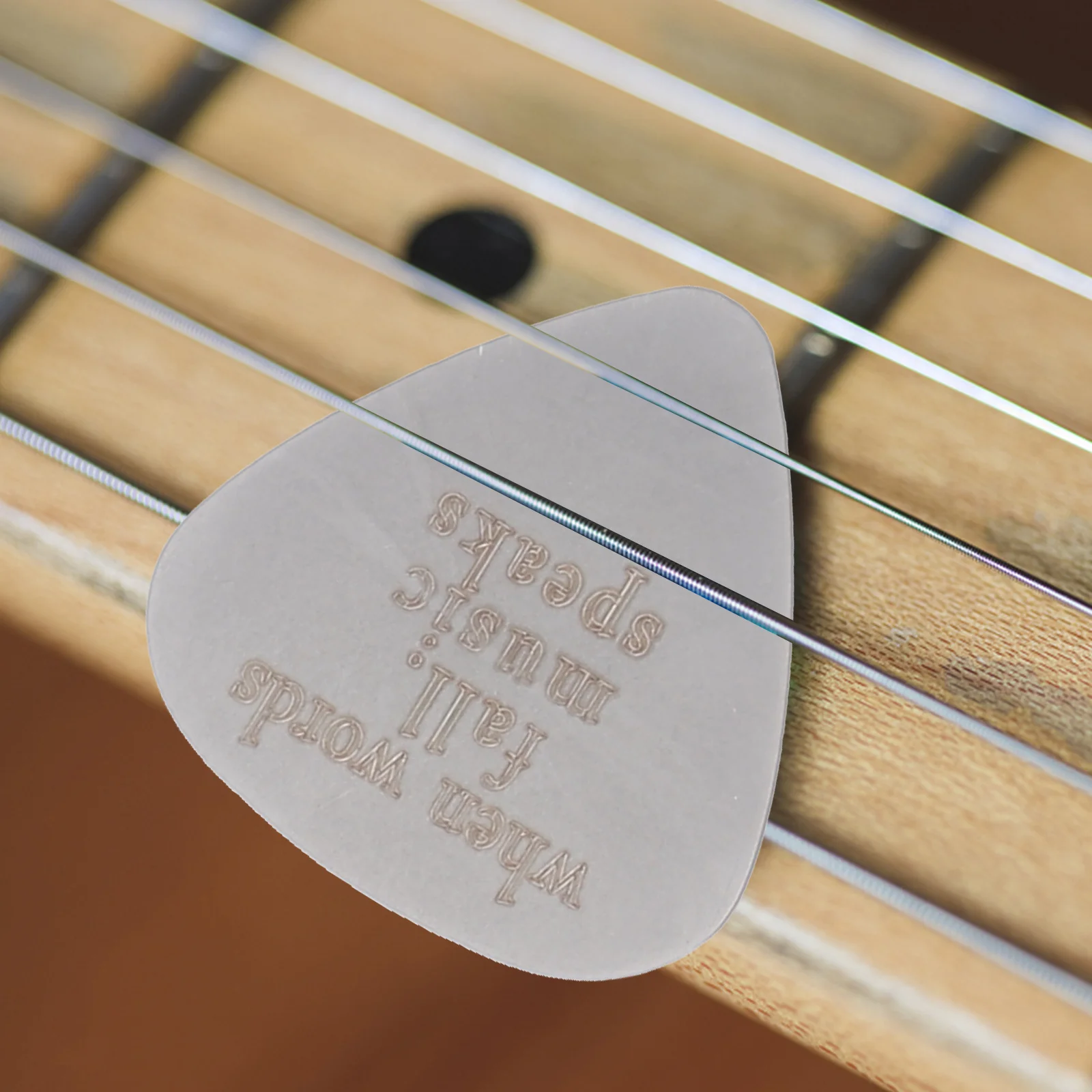 

3pcs Guitar Picks Small Thick Electric Guitar Picks For Bass Acoustic Folk Ukulele Metal String Instruments Lightweight