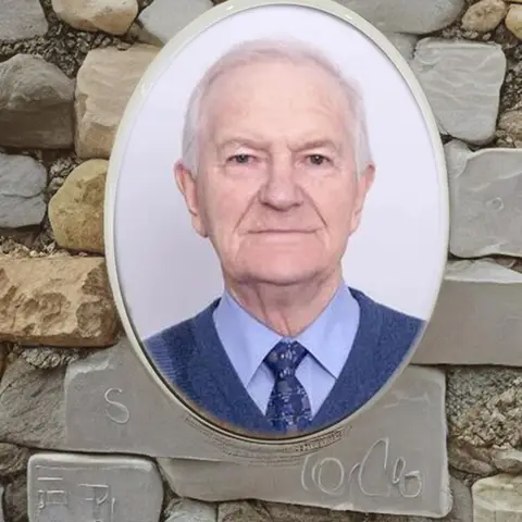2D Flat Not 3D 1pc Custom Photo Memorial Headstone Tile Upload Photos for Customization Indoor/Outdoor Remembrance Gift