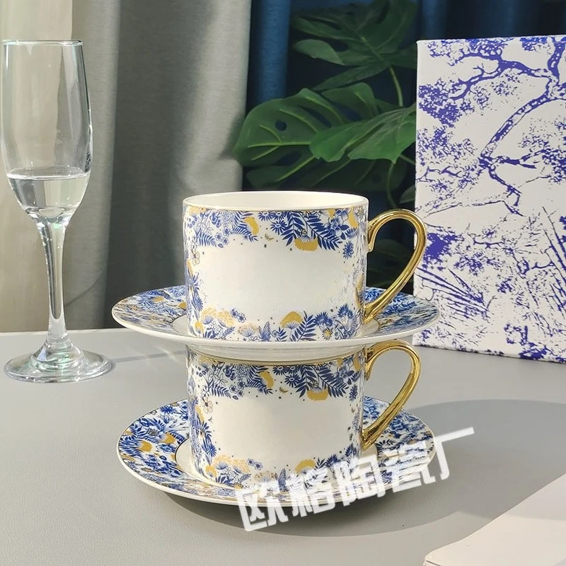 Tazas y platillos de café de hortensia de lujo, juego de té de la tarde de estilo europeo, 2 tazas y 2 platillos en caja de regalo