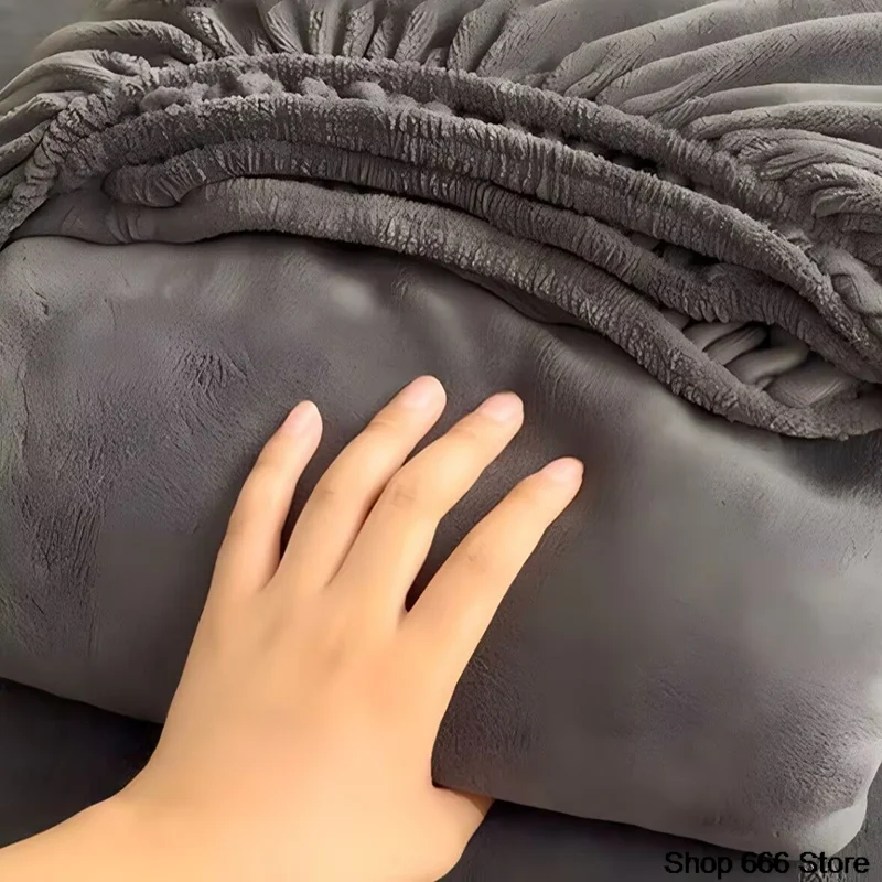 

Soft Plush Warm Mattress Cover Winter Velvet Material Fitted Sheet Thickened Warm Bed Cover Mattress Protector Multiple Sizes