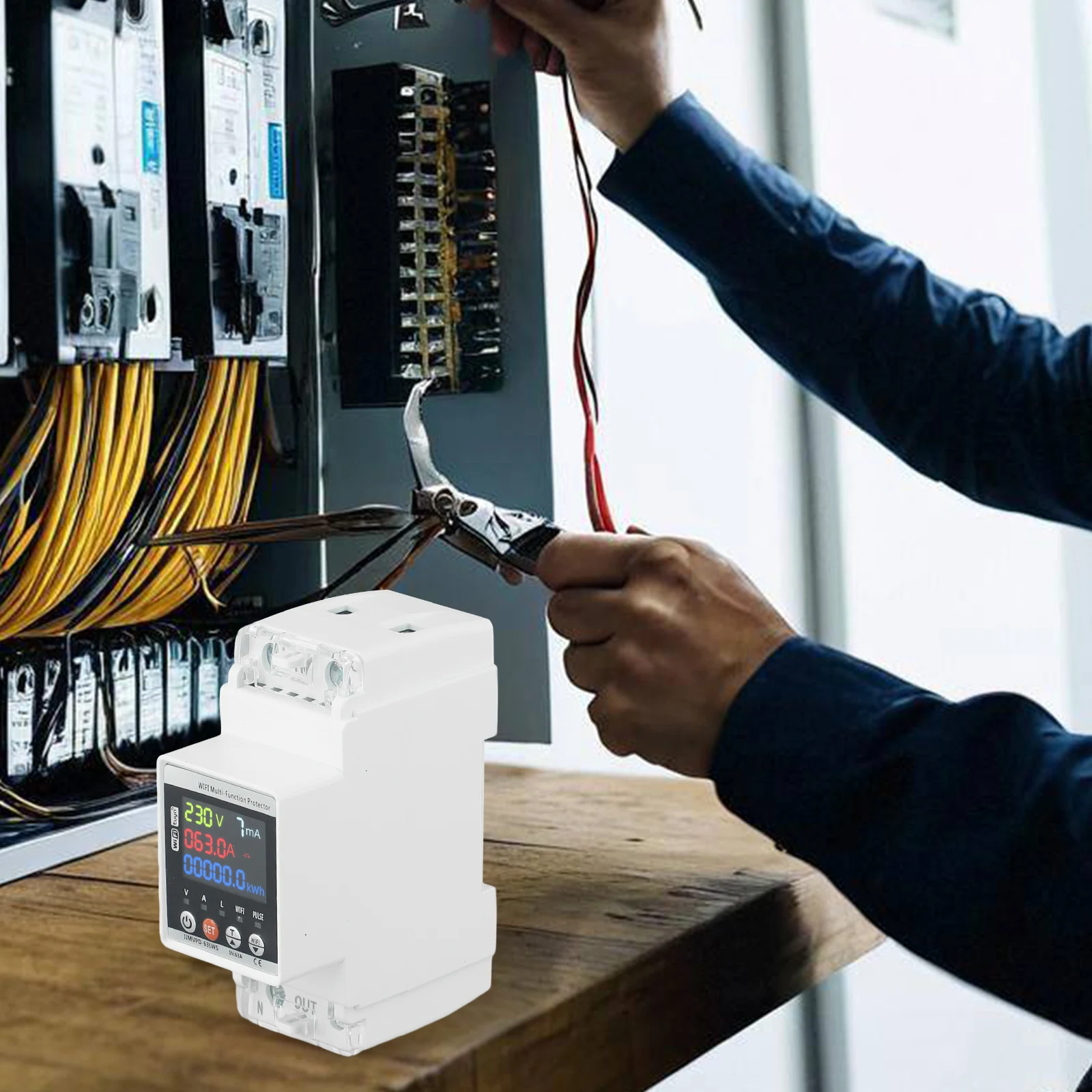 Distribution Boxes 1.54 * 3.74 * 2.76 Inches Automatic Voltage Protection Smart Circuit Breaker Leakage Protection