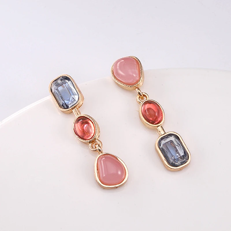 Pendientes de Metal asimétricos de varios colores para mujer, joyería geométrica Vintage, accesorios de vacaciones, regalo, nuevo estilo, MQ216